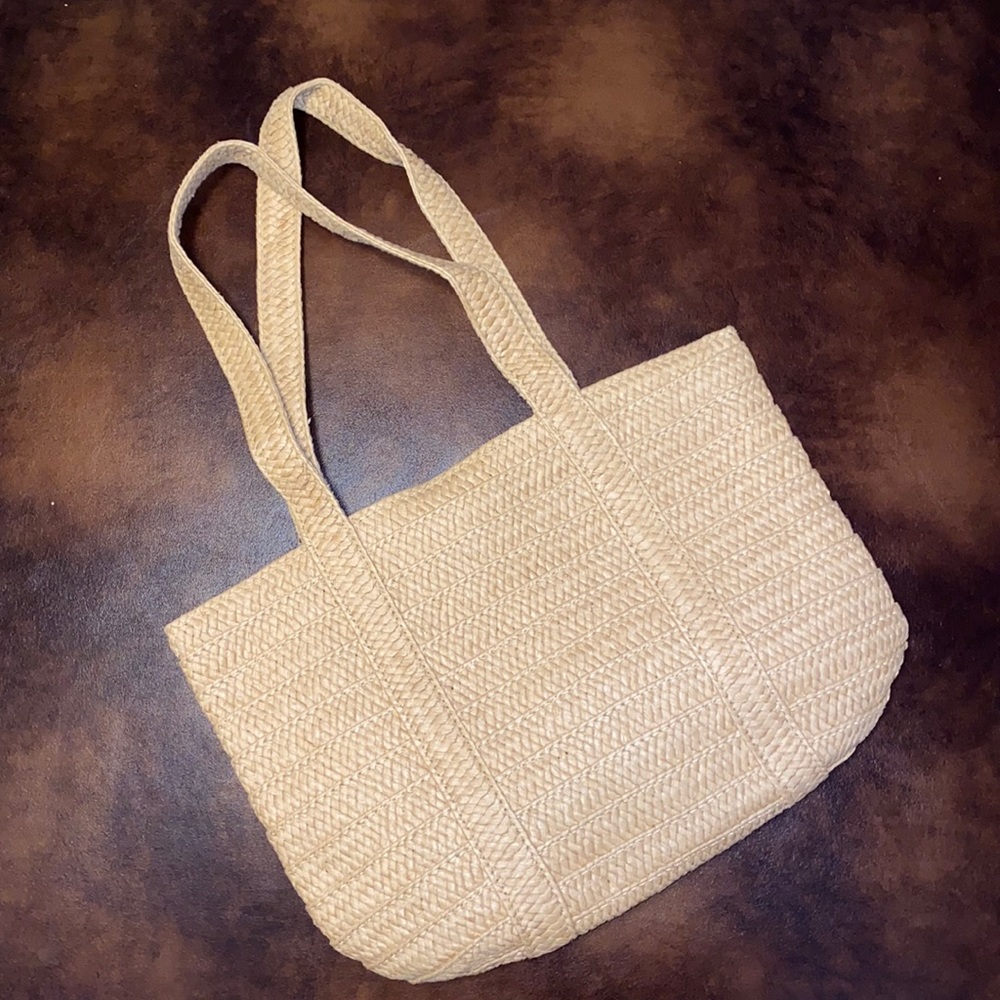 💋Adorable Draper Jones woven purse! - Picture 2 of 6